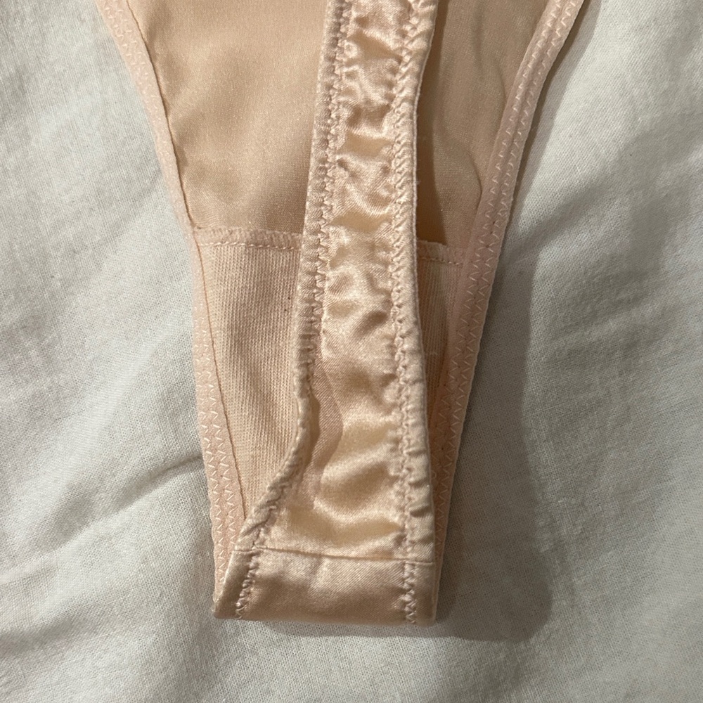 Kiki De Montparnasse Cream Lace Thong - Picture 7 of 8